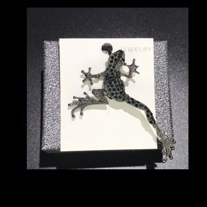 Beautiful Green Swarovski Crystals frog brooch by Eleanor ShuMark.NWT